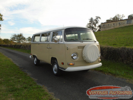 VOLKSWAGEN COMBI DELUXE