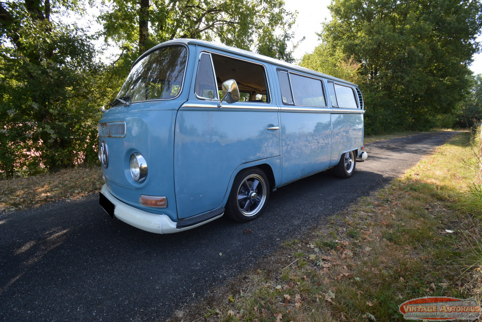 VOLKSWAGEN COMBI DELUXE
