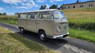 VOLKSWAGEN COMBI DELUXE