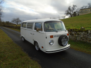 VOLKSWAGEN CAMPER 