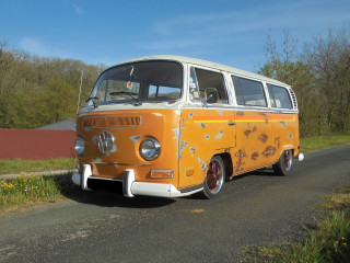 VOLKSWAGEN COMBI DELUXE